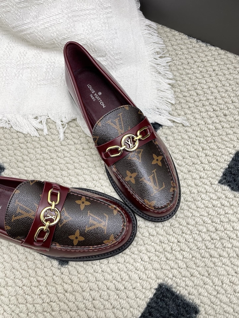 l0vis Vvtt0n loafers